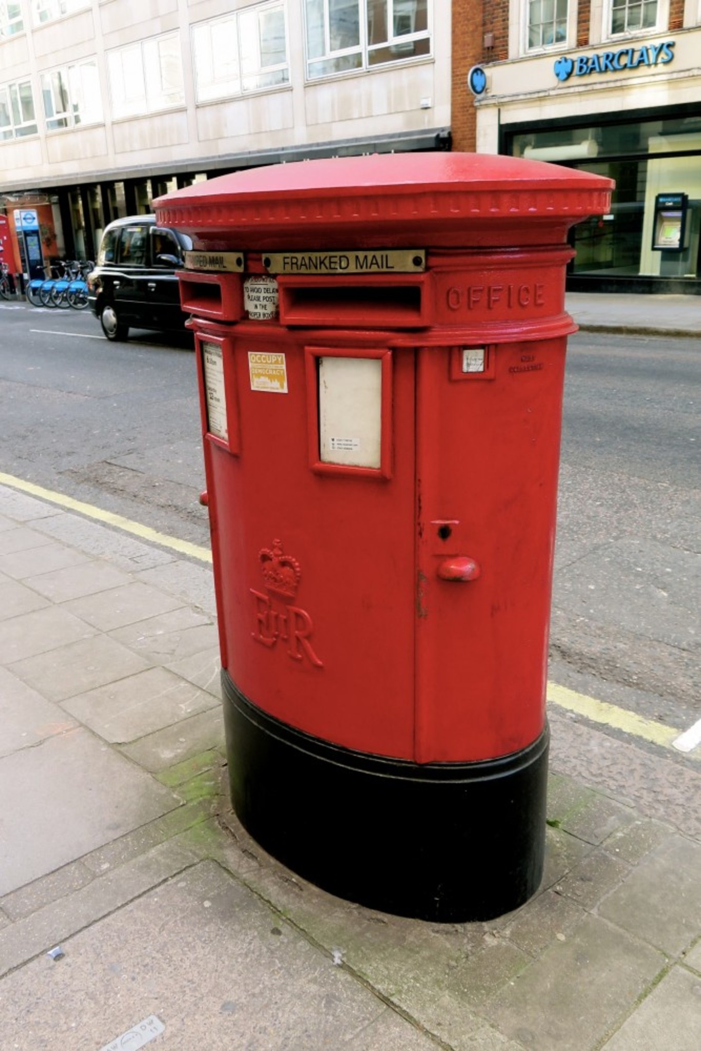 I love these English postboxes. 